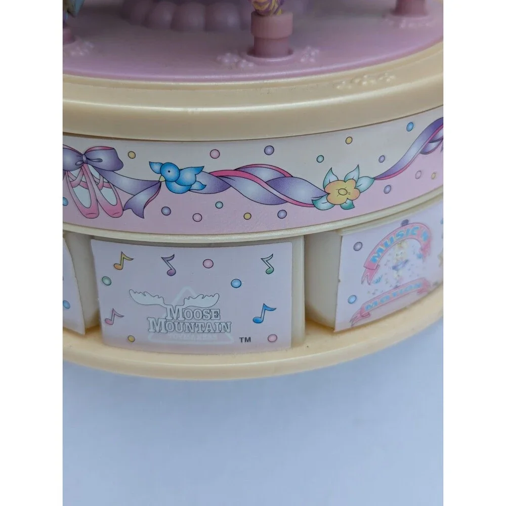 1999 Vtg Wind Up Music 'N Motion Carousel Jewelry Box Moose Mountain Care Bears